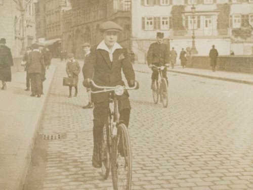 Polizist auf Fahrrad Tübingen