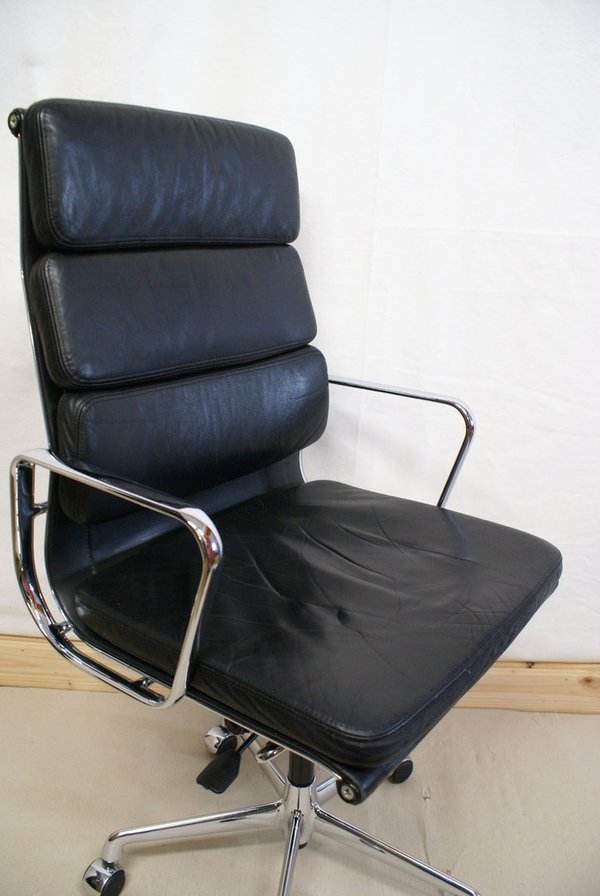 Vitra Soft Pad Chair EA 219