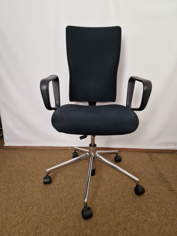 Vitra T-Chair Bürostuhl mit Ringarmlehnen.