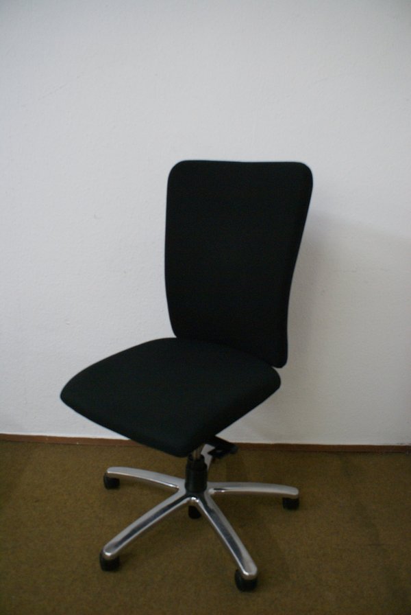 Rohde & Grahl Drehstuhl ohne Armlehnen mit Sitztiefenverstellung.