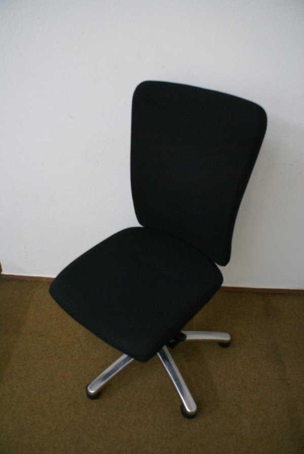Rohde & Grahl Drehstuhl ohne Armlehnen mit Sitztiefenverstellung.