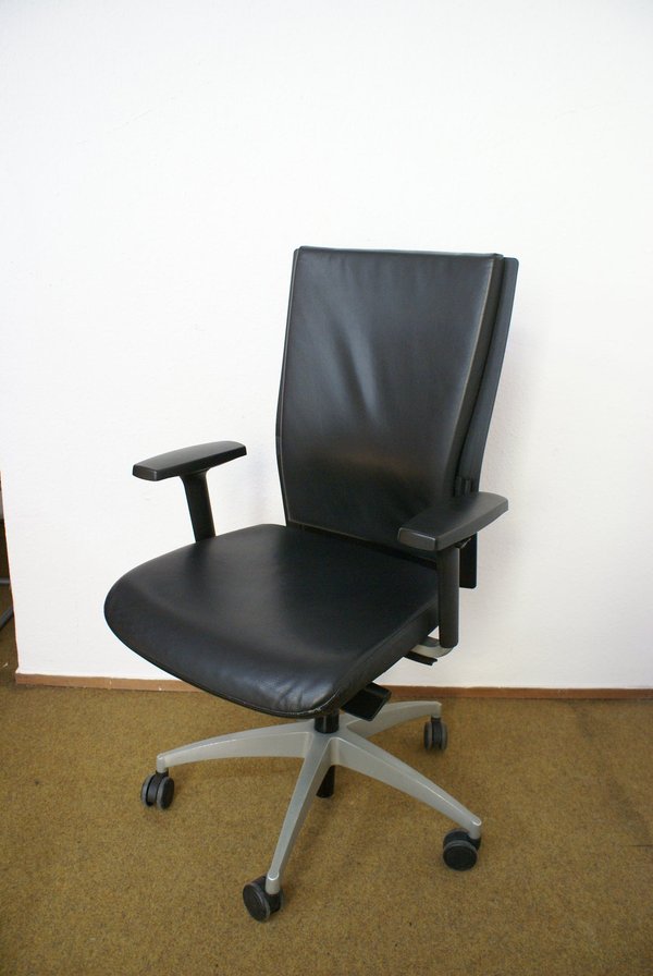 Steelcase Bürostuhl mit Armlehnen, Lederbezug.